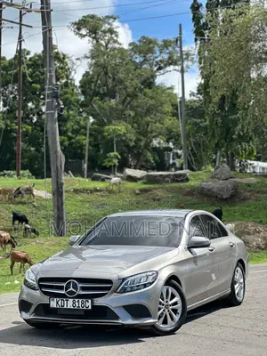 Mercedes-Benz C180 2018 Beige
