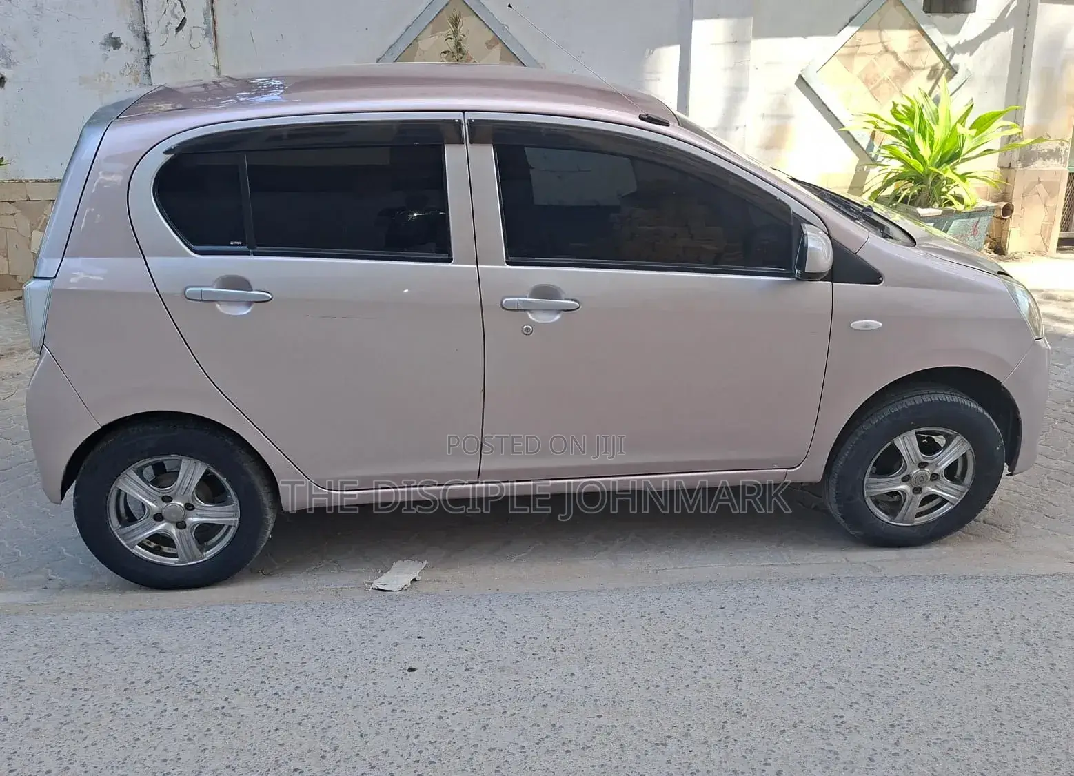 Daihatsu Mira 2013 Pink