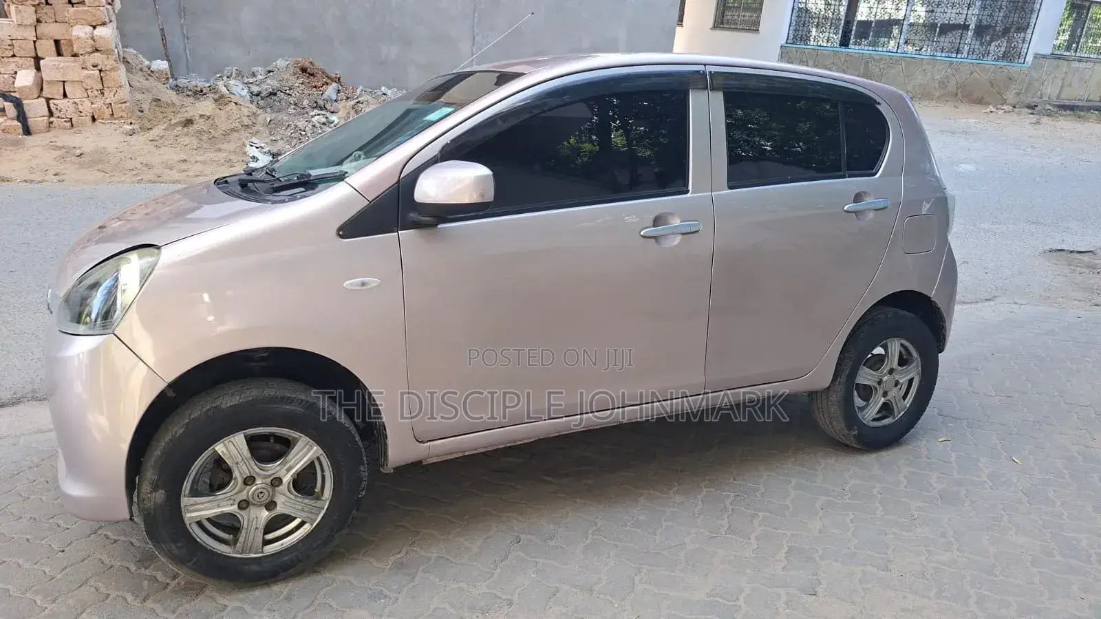 Daihatsu Mira 2013 Pink