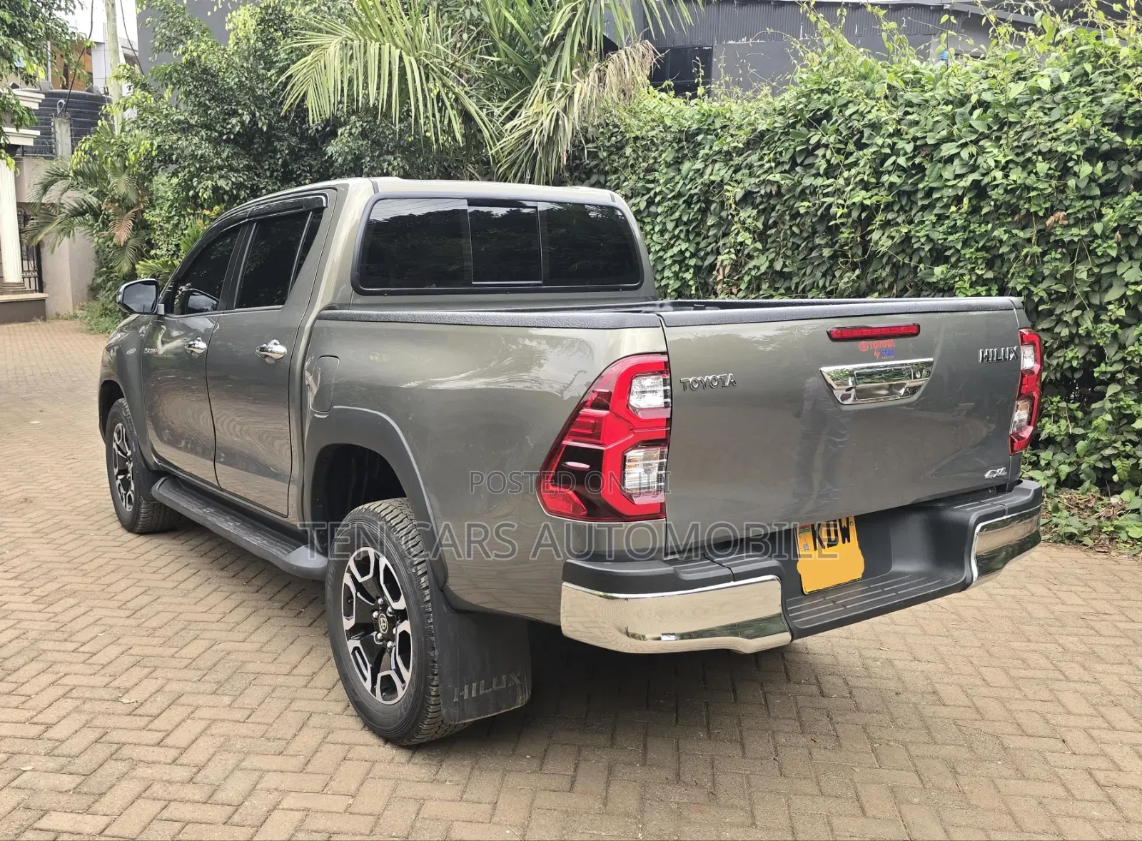 Toyota Hilux 2025 Gray