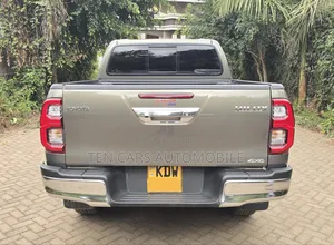 Toyota Hilux 2025 Gray