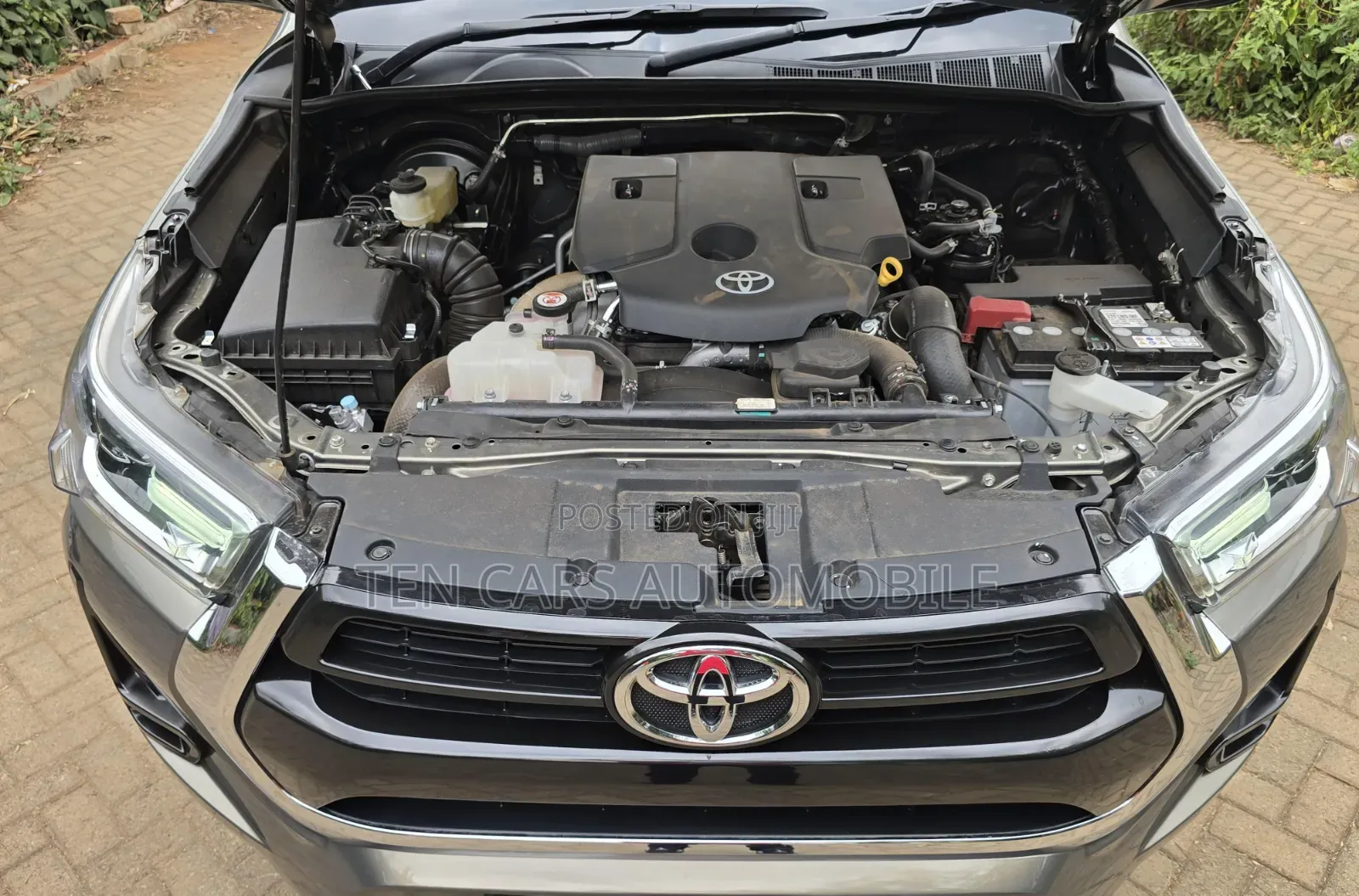 Toyota Hilux 2025 Gray