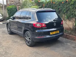 Volkswagen Tiguan 2011 Black