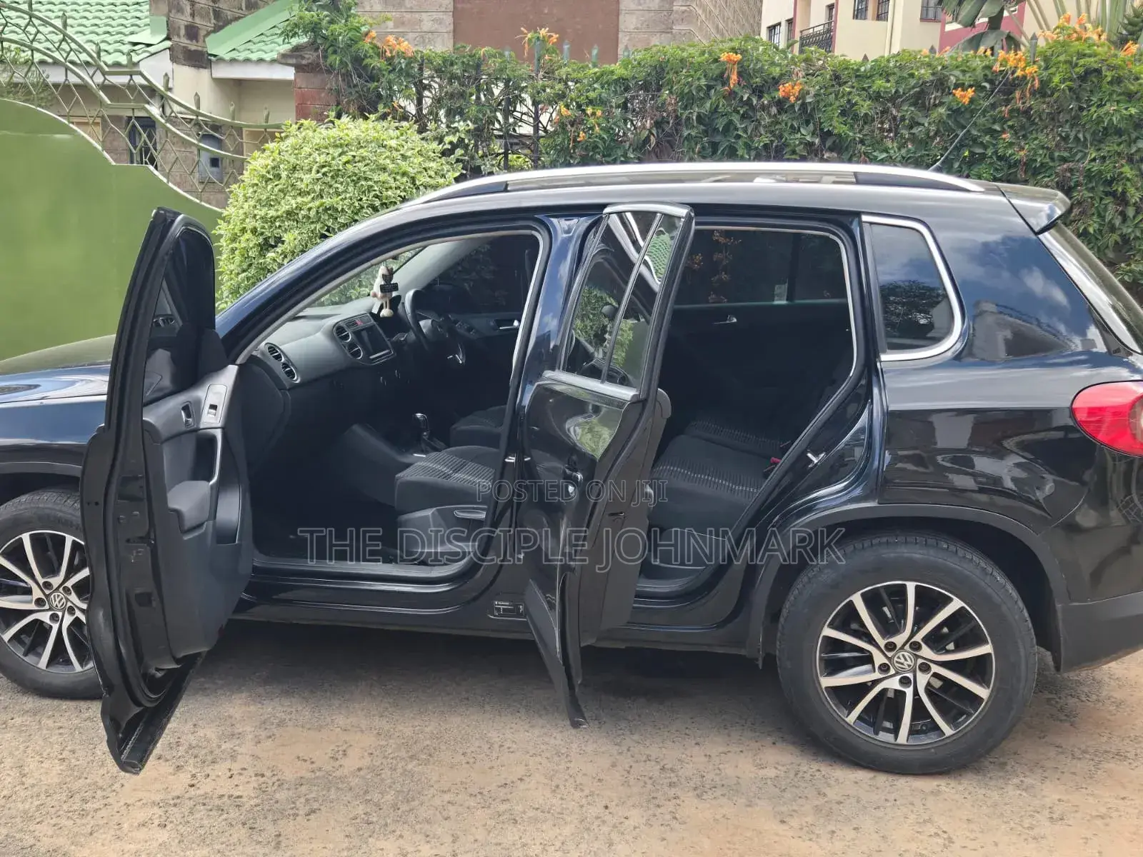 Volkswagen Tiguan 2011 Black