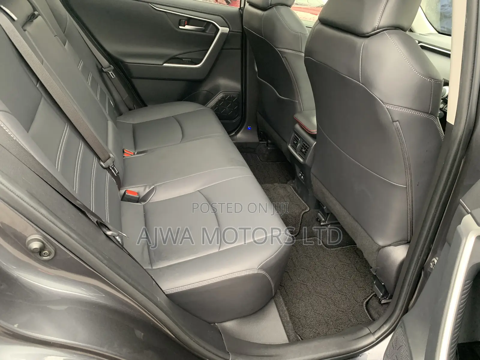 Toyota RAV4 Limited AWD 2019 Silver