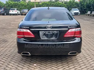 Toyota Crown 2012 Black
