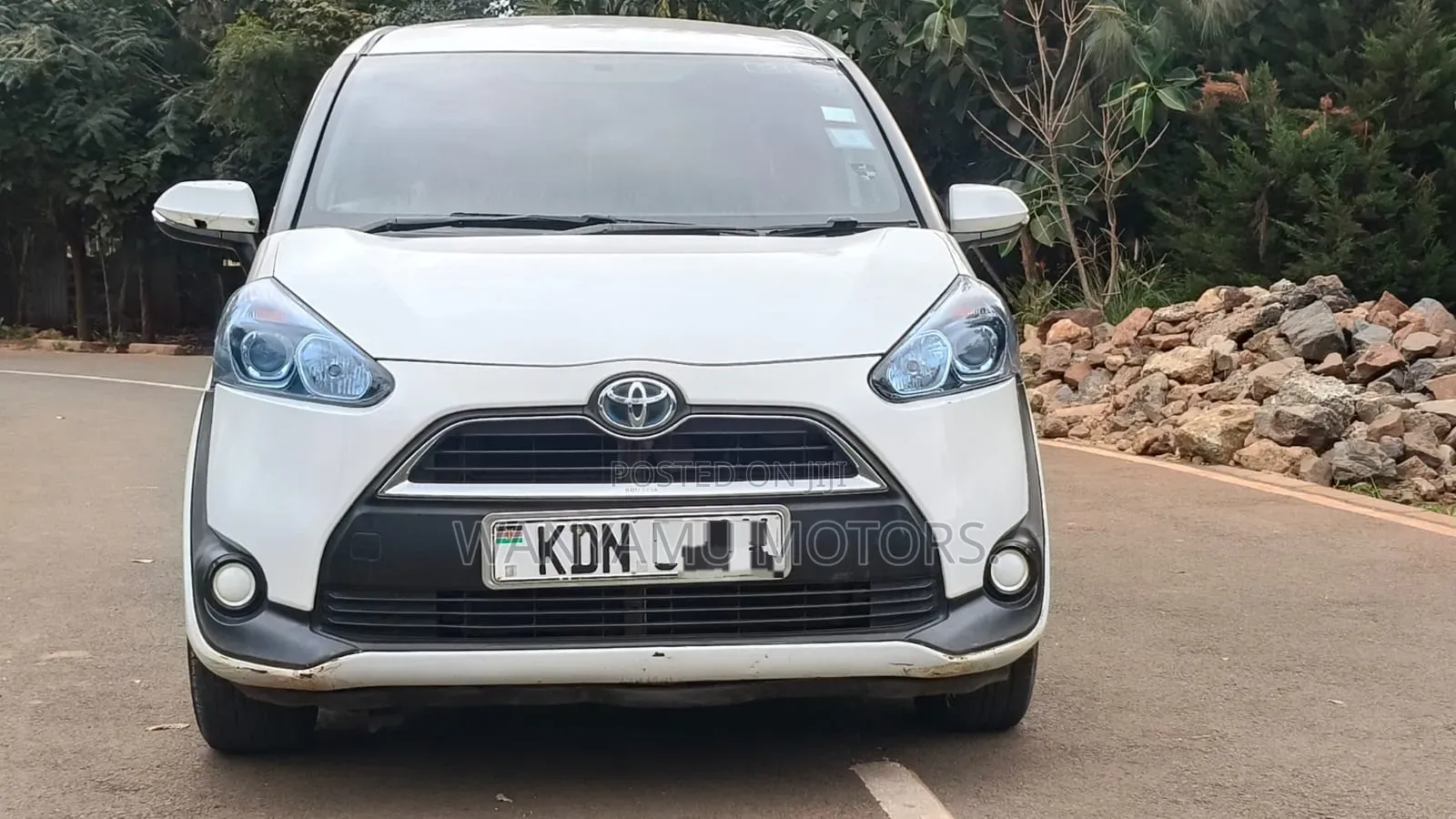 Toyota Sienta 2016 White