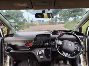 Toyota Sienta 2016 White