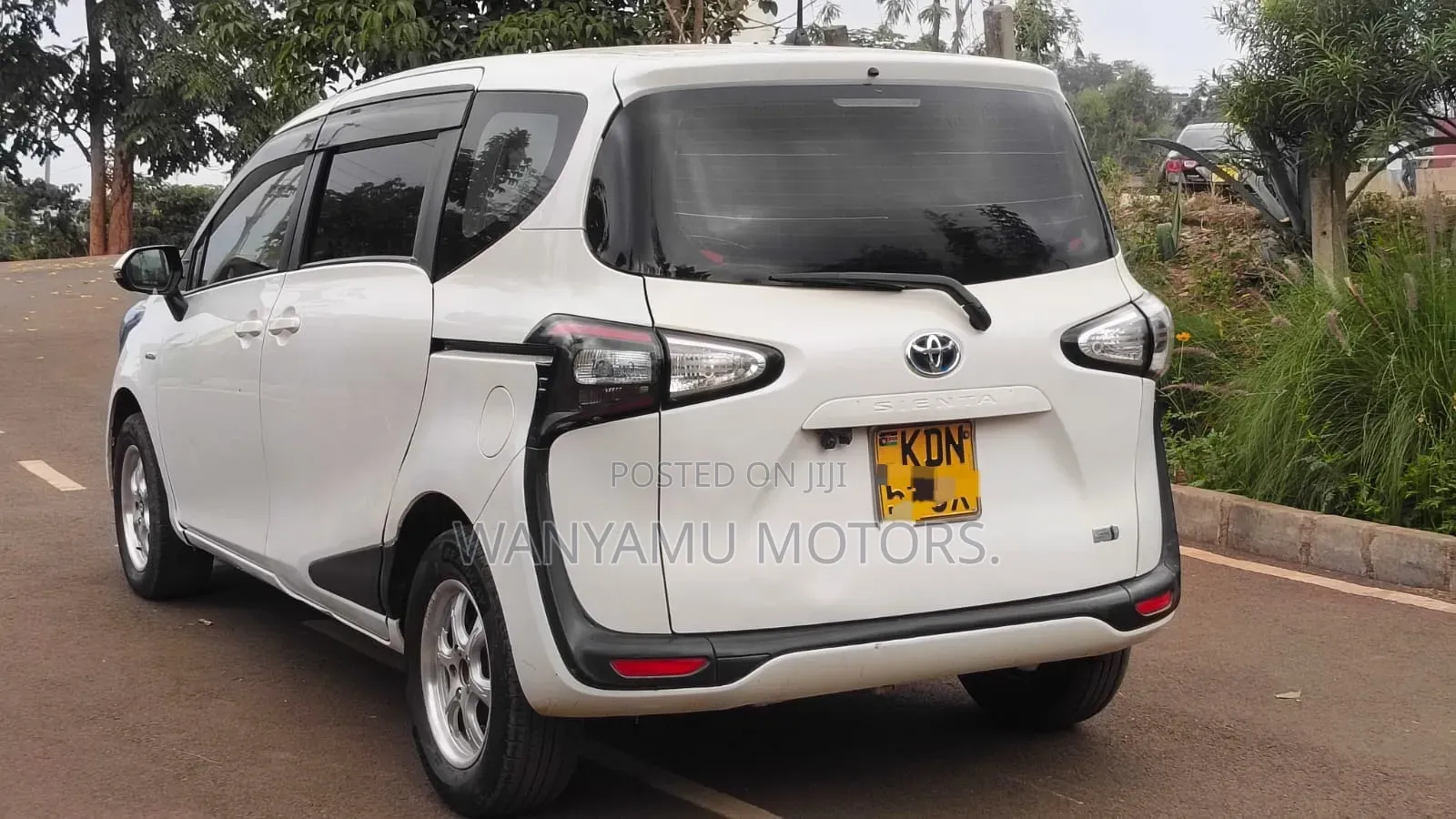 Toyota Sienta 2016 White