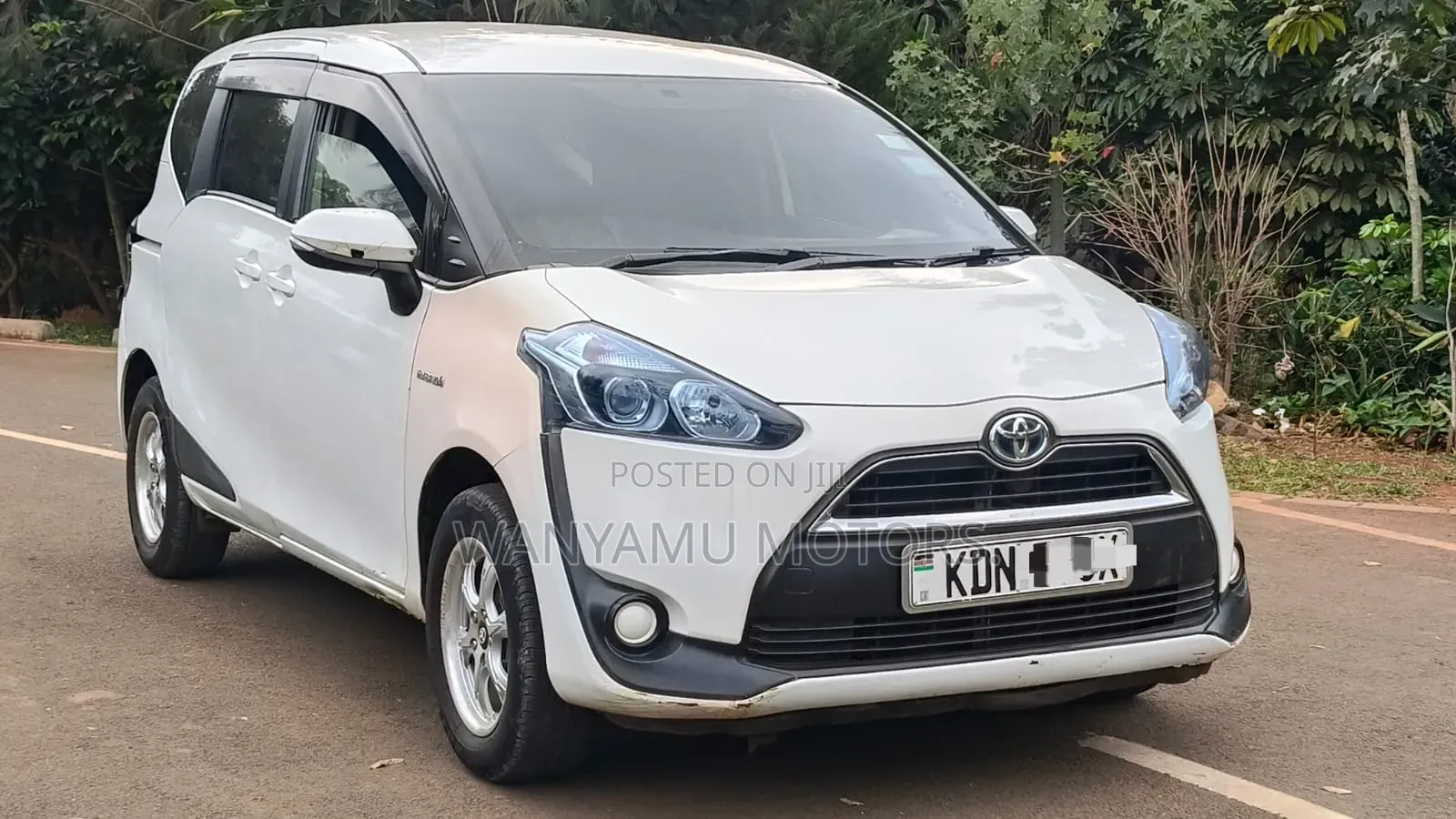 Toyota Sienta 2016 White