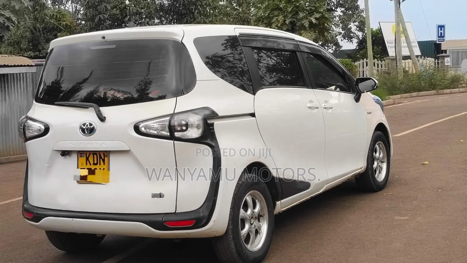 Toyota Sienta 2016 White