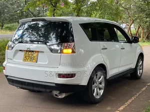 Mitsubishi Outlander 2012 White