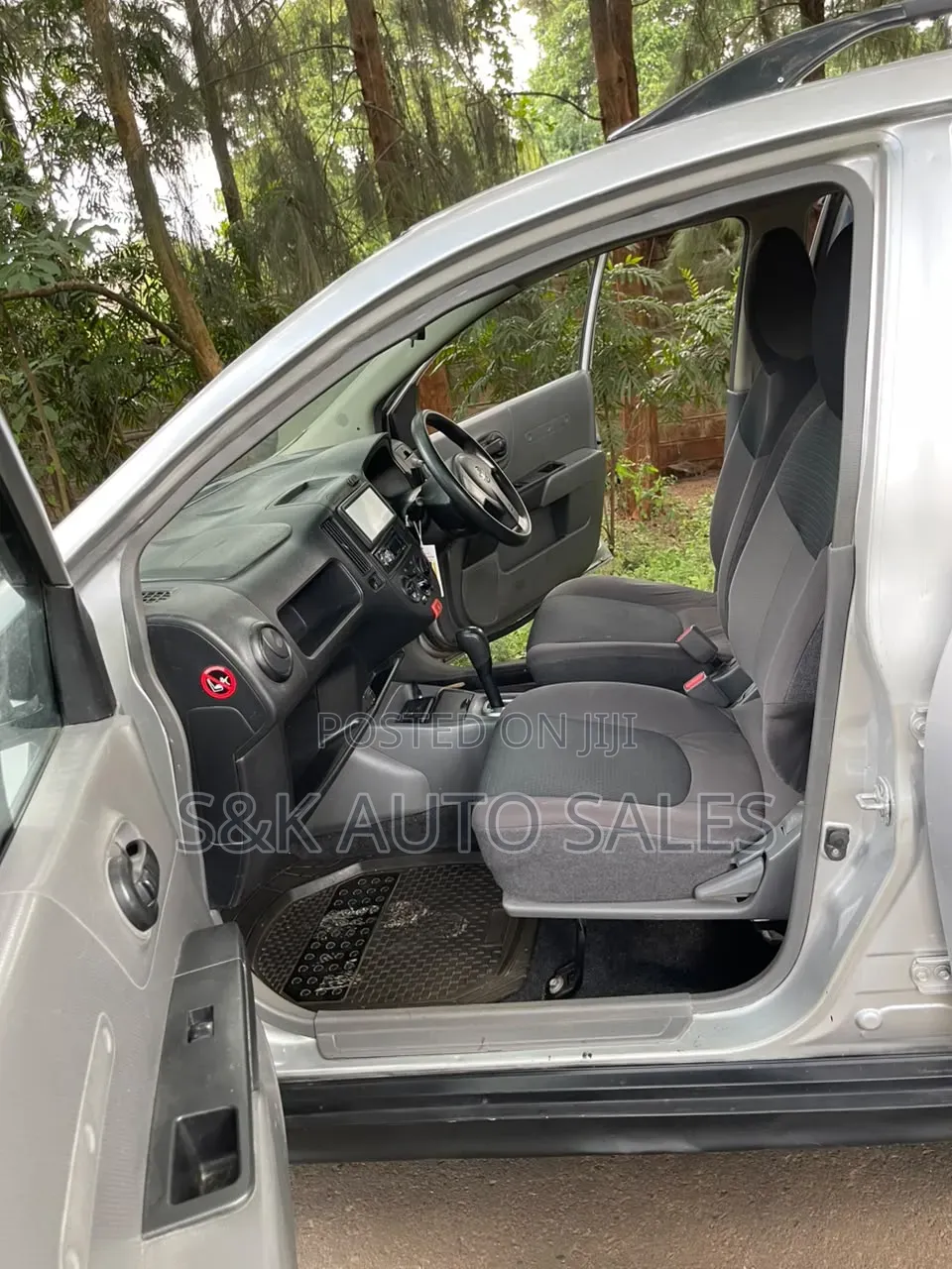 Nissan Advan 2014 Silver
