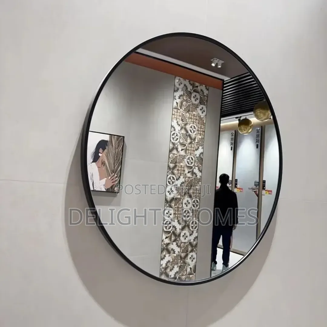 Circular Designed Classy Refined Decorative Mirror_wh