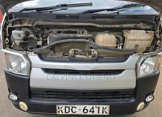 Toyota HiAce 2014 White - main view