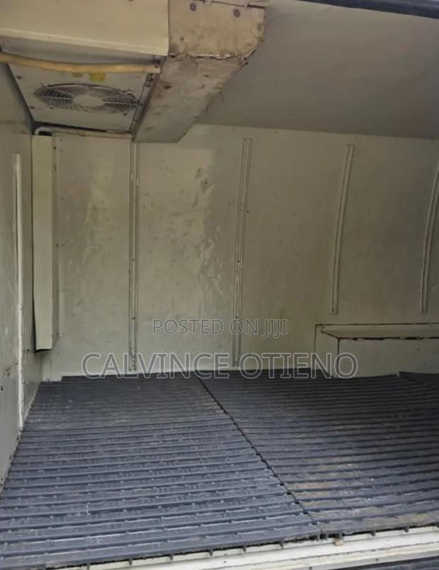 Toyota HiAce 2014 White - thumbnail 4