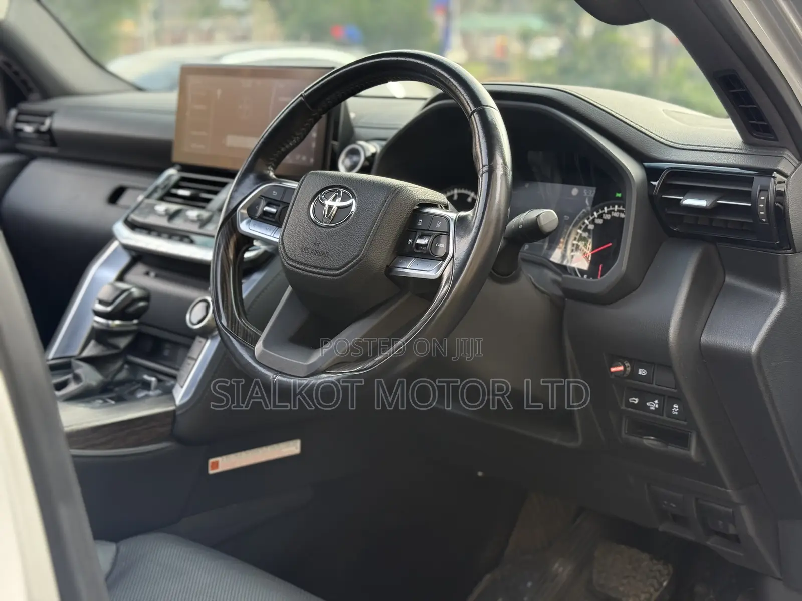 Toyota Land Cruiser LC300 2022 Silver
