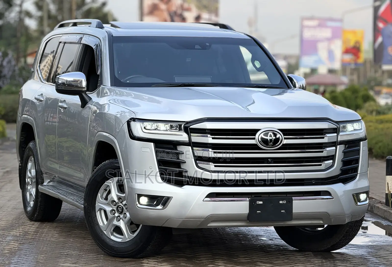 Toyota Land Cruiser LC300 2022 Silver