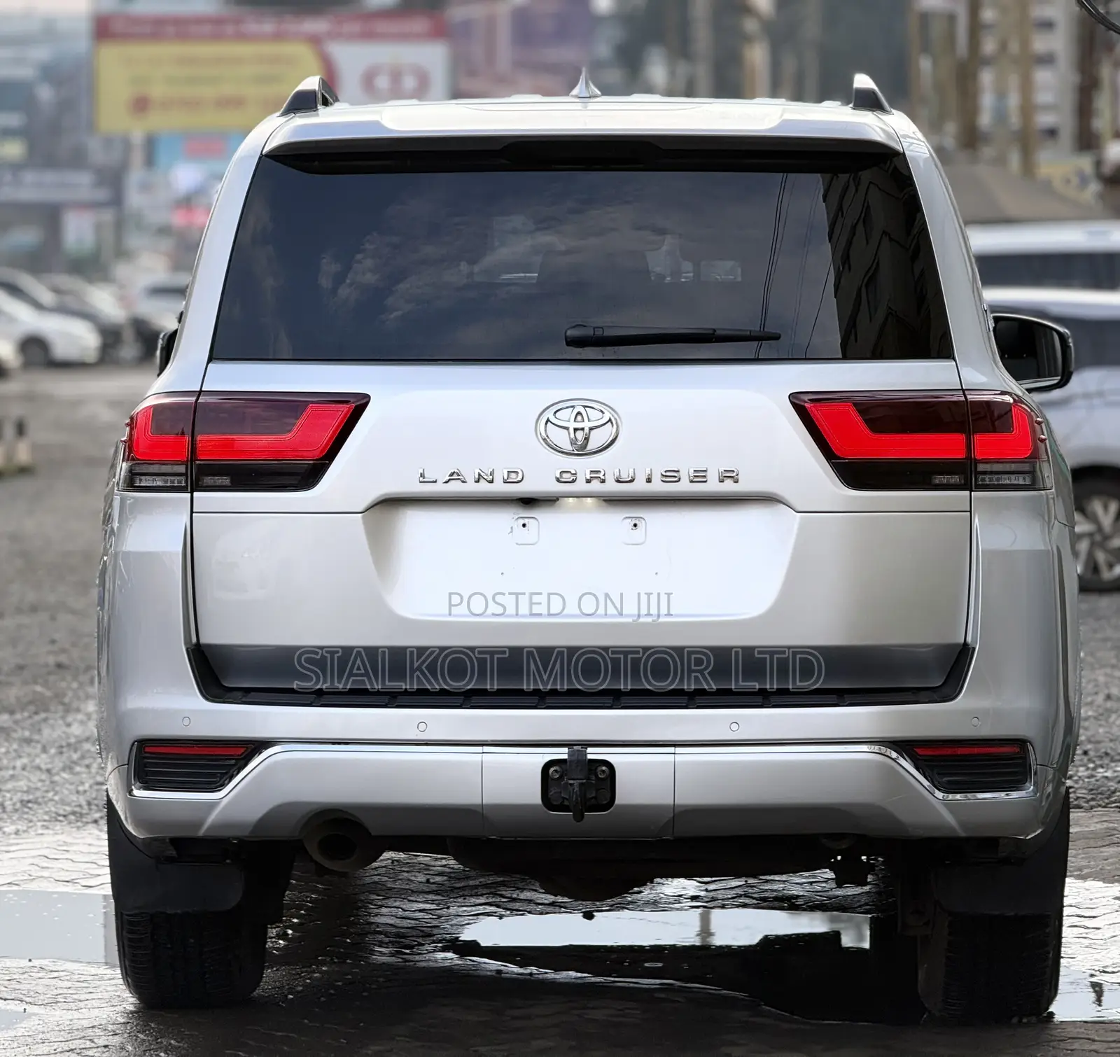 Toyota Land Cruiser LC300 2022 Silver