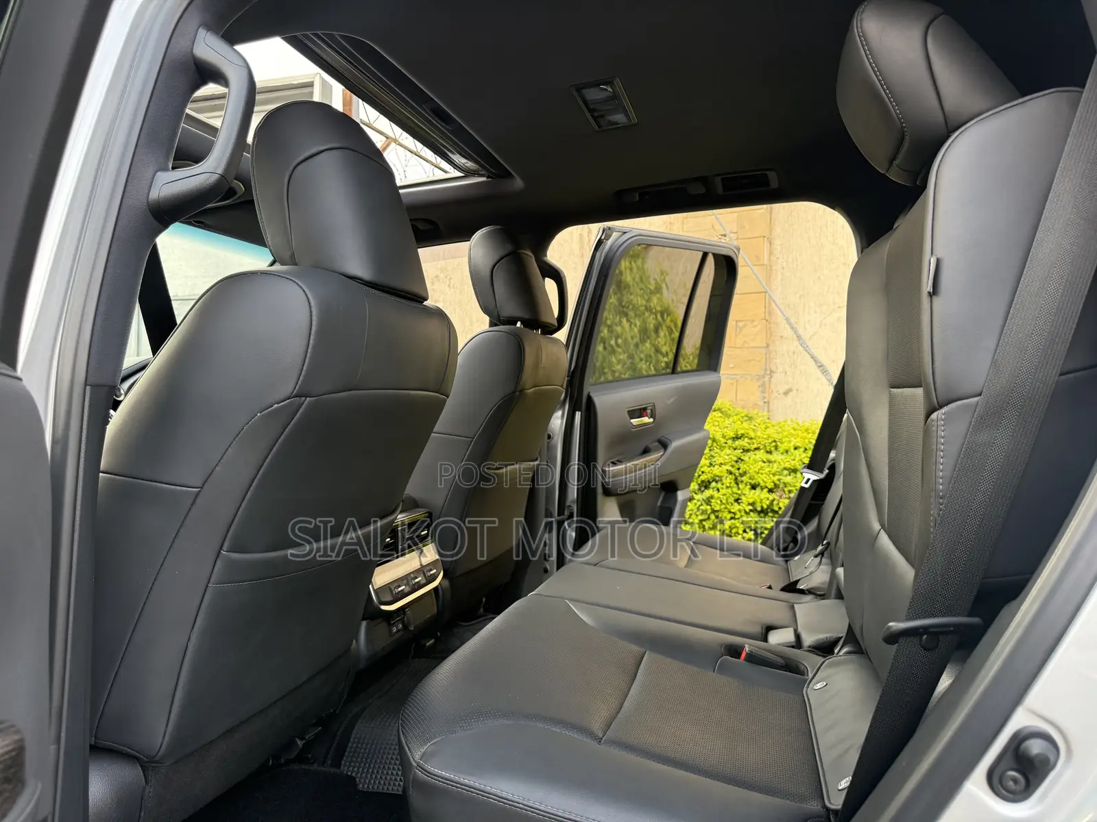 Toyota Land Cruiser LC300 2022 Silver