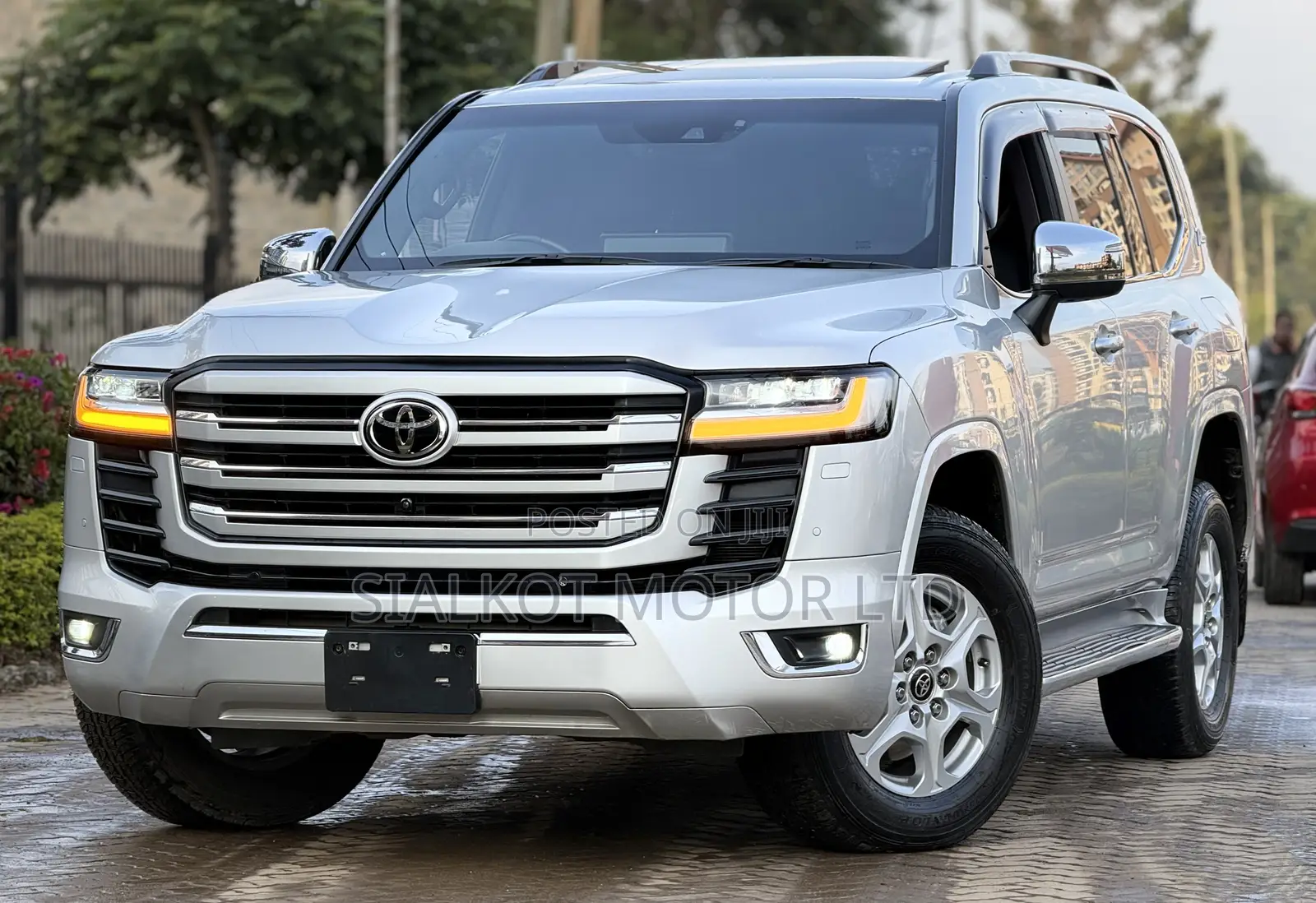Toyota Land Cruiser LC300 2022 Silver