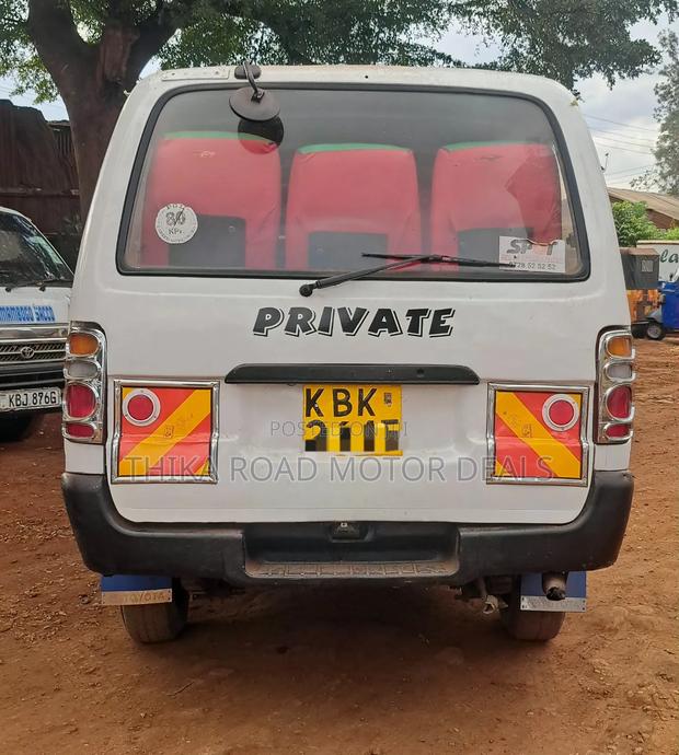 Toyota HiAce 2005 White - thumbnail 2