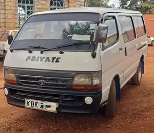 Toyota HiAce 2005 White