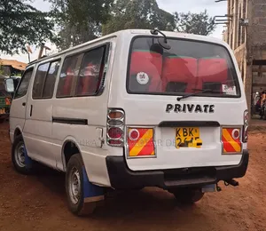 Toyota HiAce 2005 White