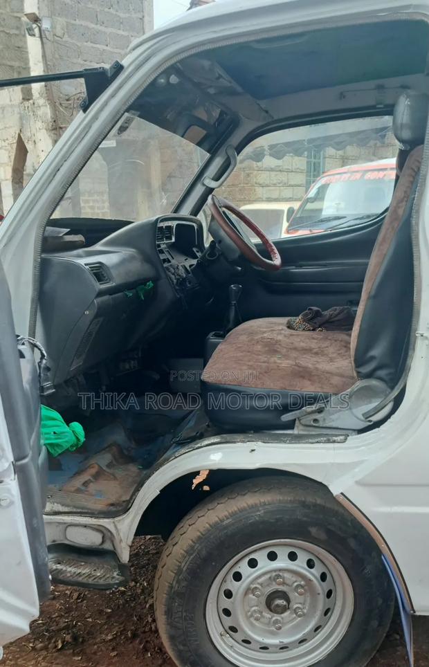 Toyota HiAce 2005 White - thumbnail 7