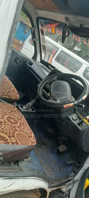 Toyota HiAce 2004 White