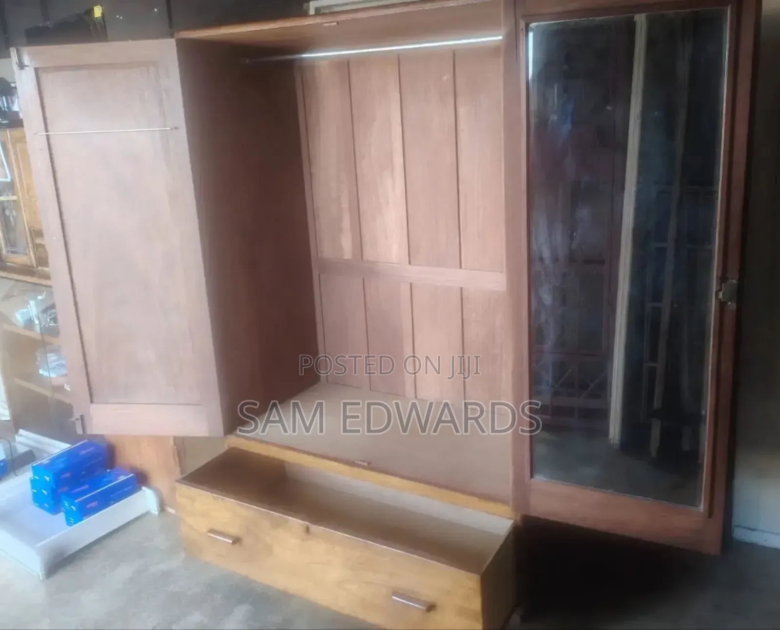 Modern Wooden Wardrobe With Spacious Storage