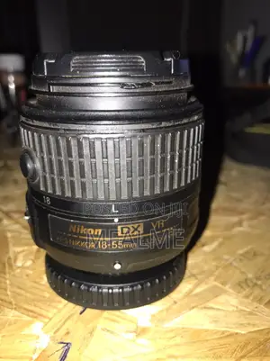 Nikon D5200nikon D5200 + 18-55mm Kit Lens + Speedlight