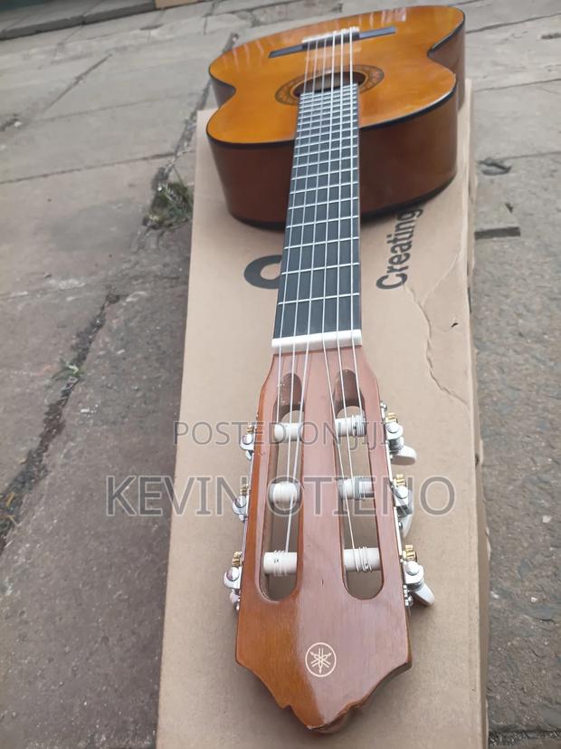 Yamaha C40 Classical Guitar - thumbnail 3