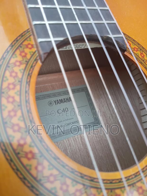 Yamaha C40 Classical Guitar - thumbnail 4