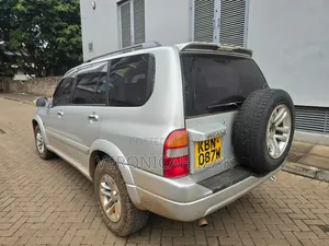 Suzuki Escudo 2004 Silver