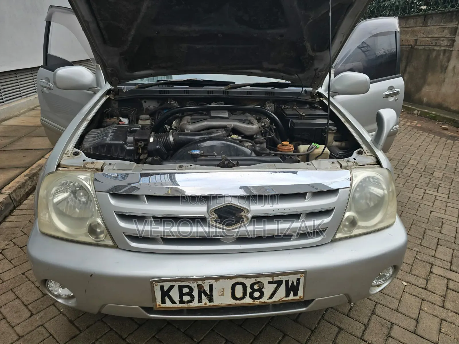 Suzuki Escudo 2004 Silver