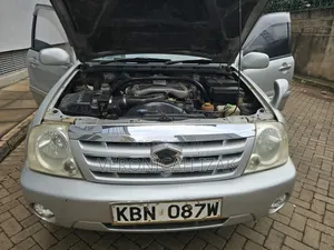 Suzuki Escudo 2004 Silver