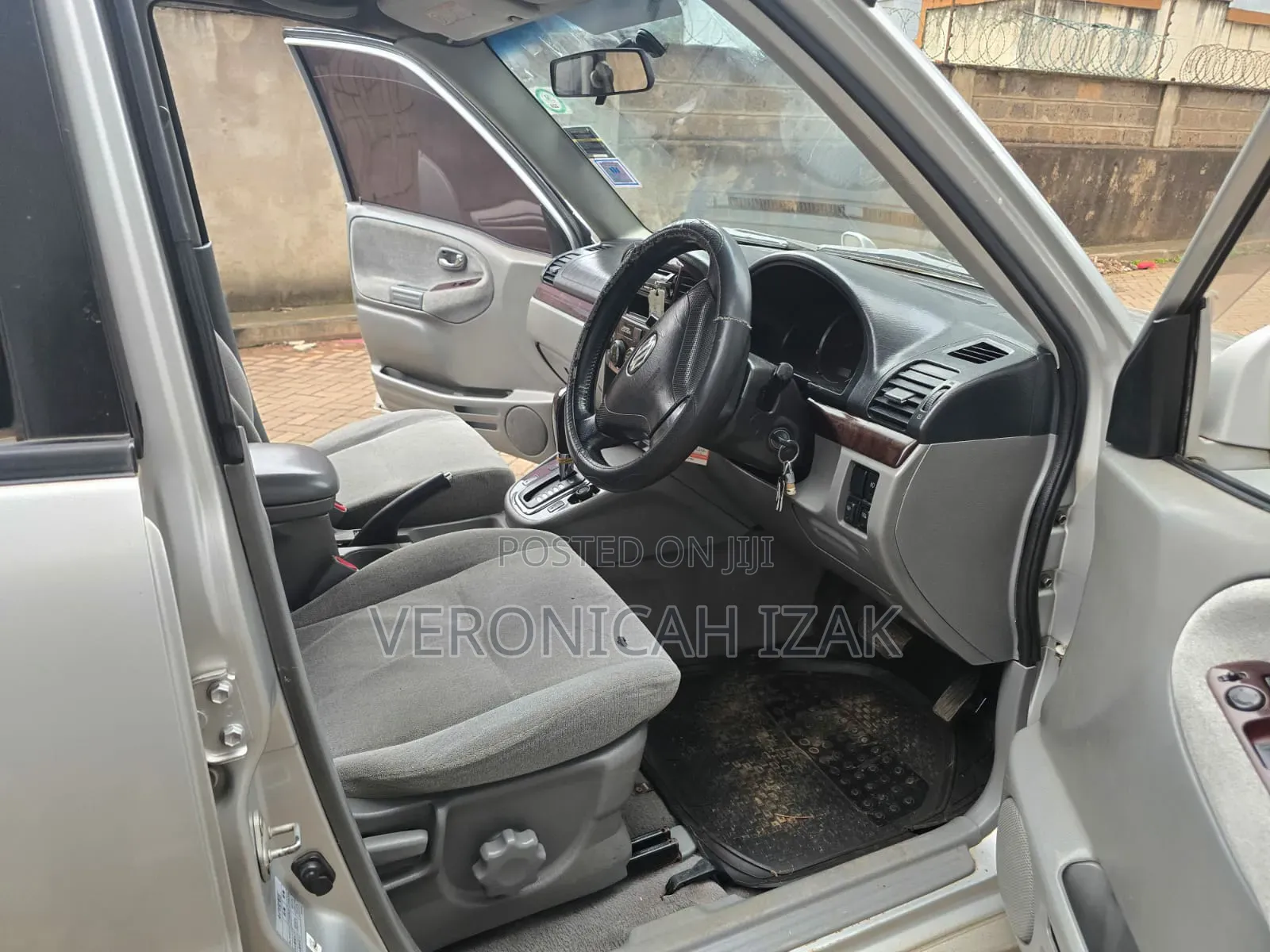 Suzuki Escudo 2004 Silver