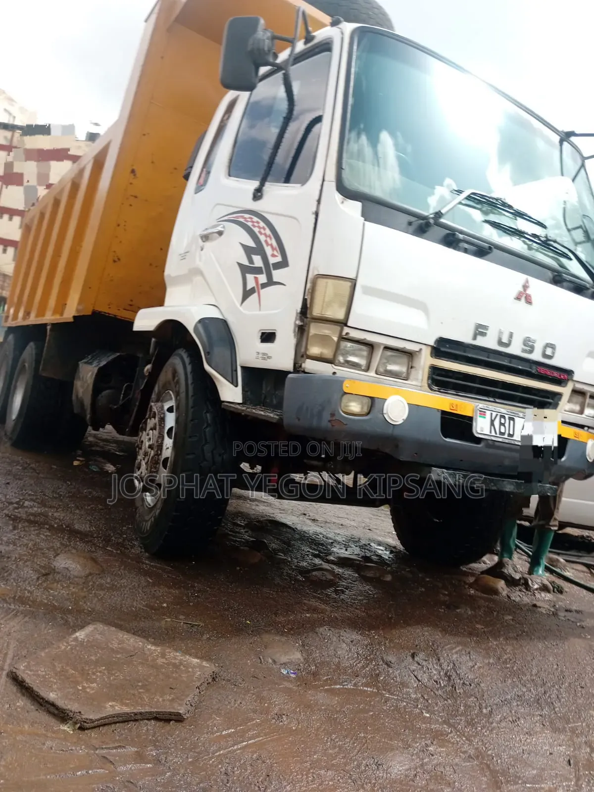 Mitsubishi Tipper 2010 White