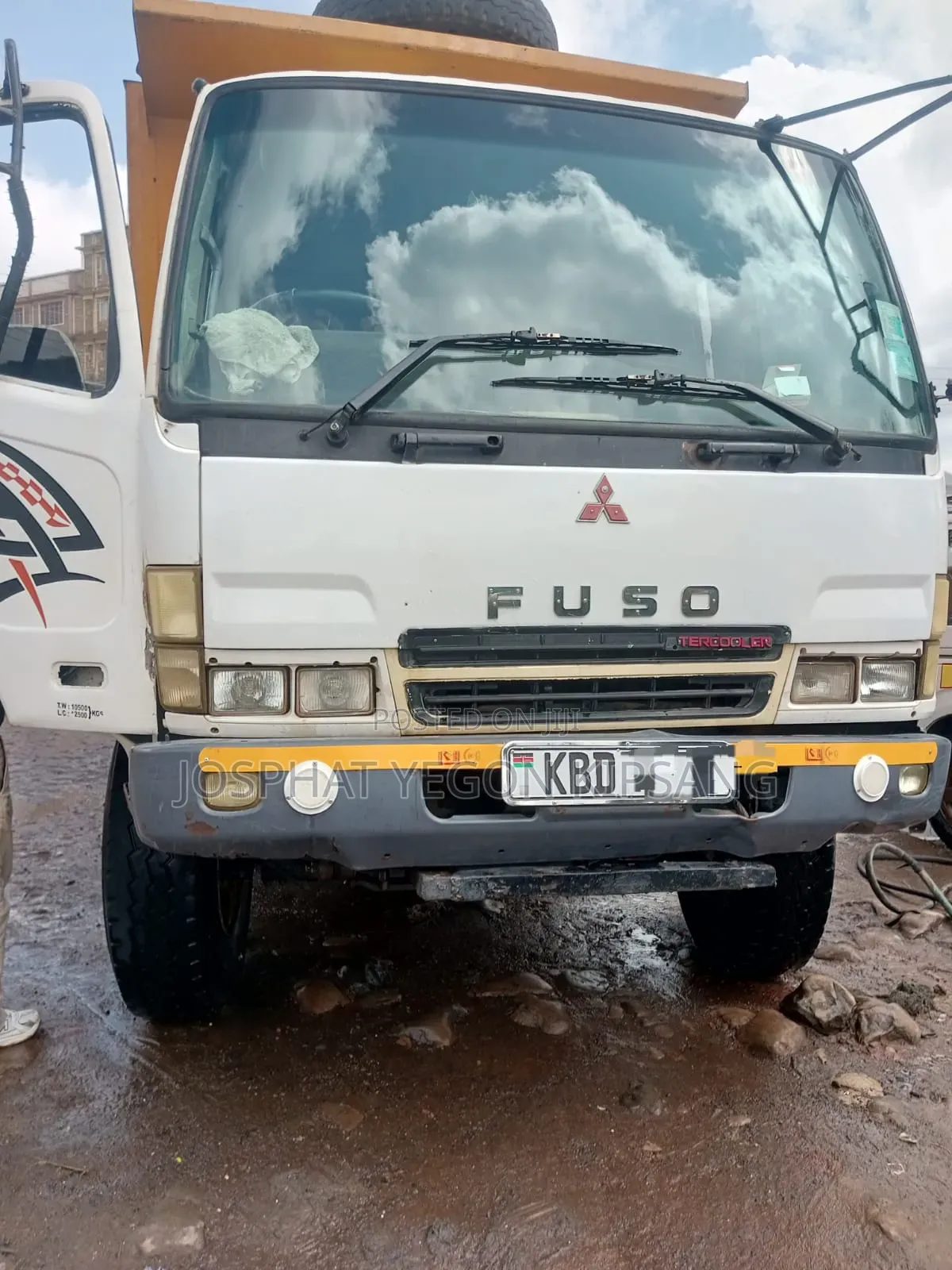 Mitsubishi Tipper 2010 White