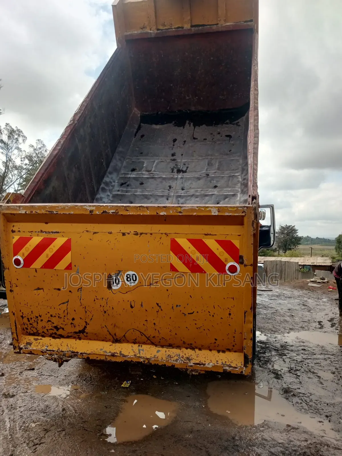 Mitsubishi Tipper 2010 White