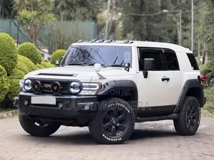 Toyota FJ Cruiser 2014 White