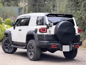 Toyota FJ Cruiser 2014 White