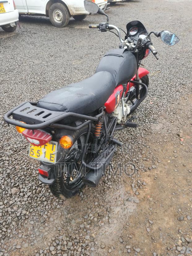 Bajaj Boxer 150 UG 2025 Red
