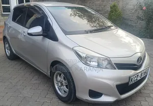 Toyota Vitz 2013 Silver
