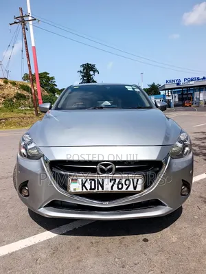 Mazda Demio 2016 Silver