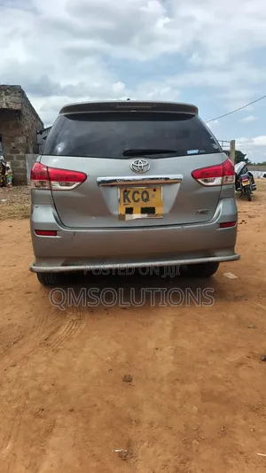 Toyota Wish 2011 Silver