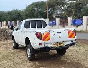 Mitsubishi L200 2010 White