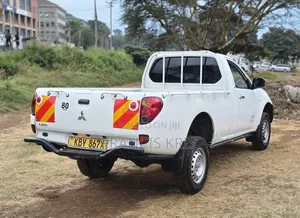 Mitsubishi L200 2010 White