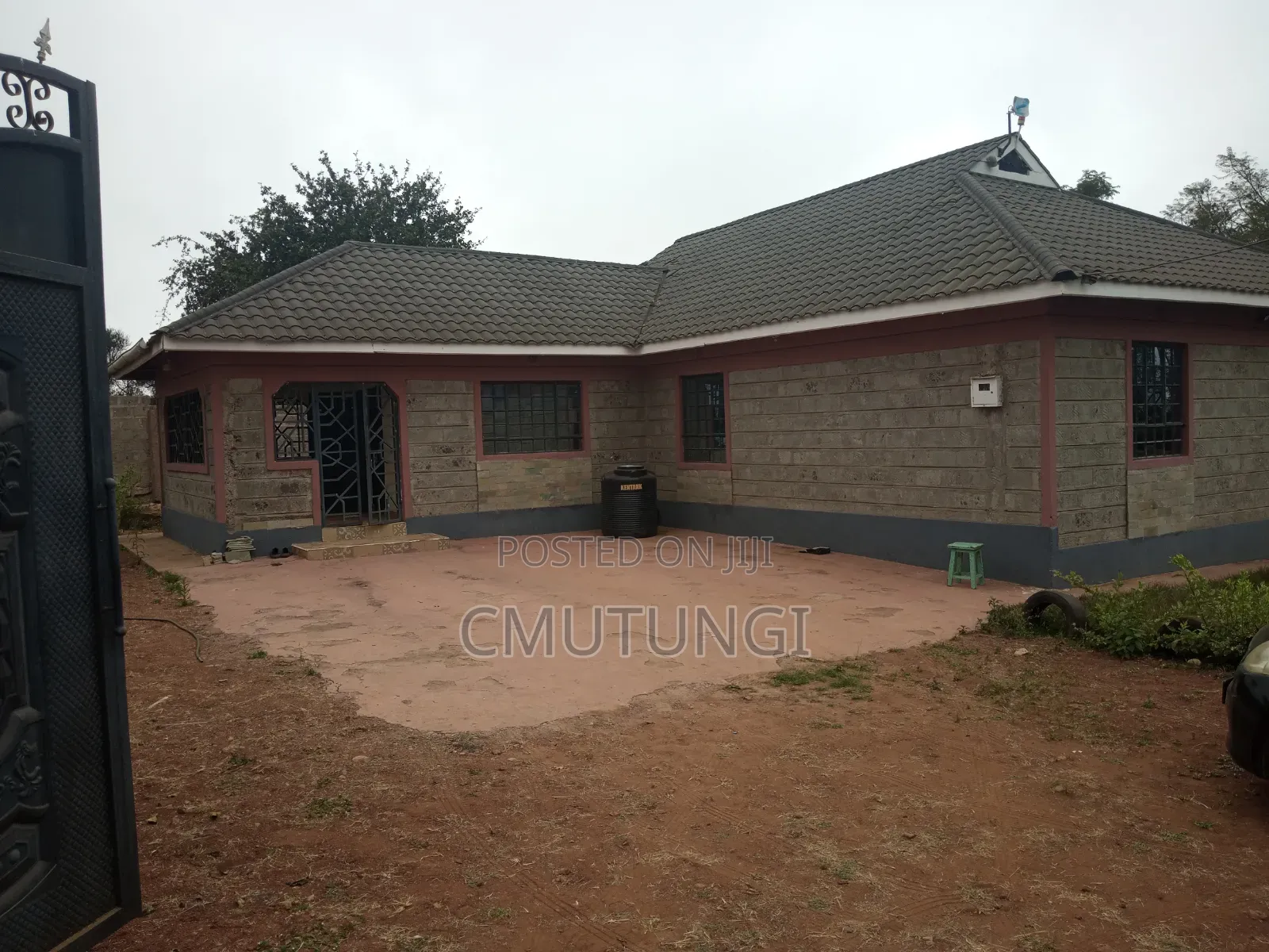 Furnished 4bdrm Bungalow in Mua for sale